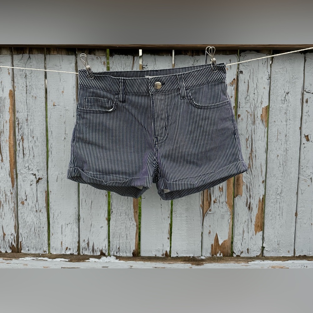 H&M Women’s Navy and White Striped Cotton Shorts Size 2